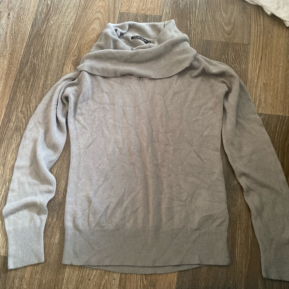 Grey turtleneck
